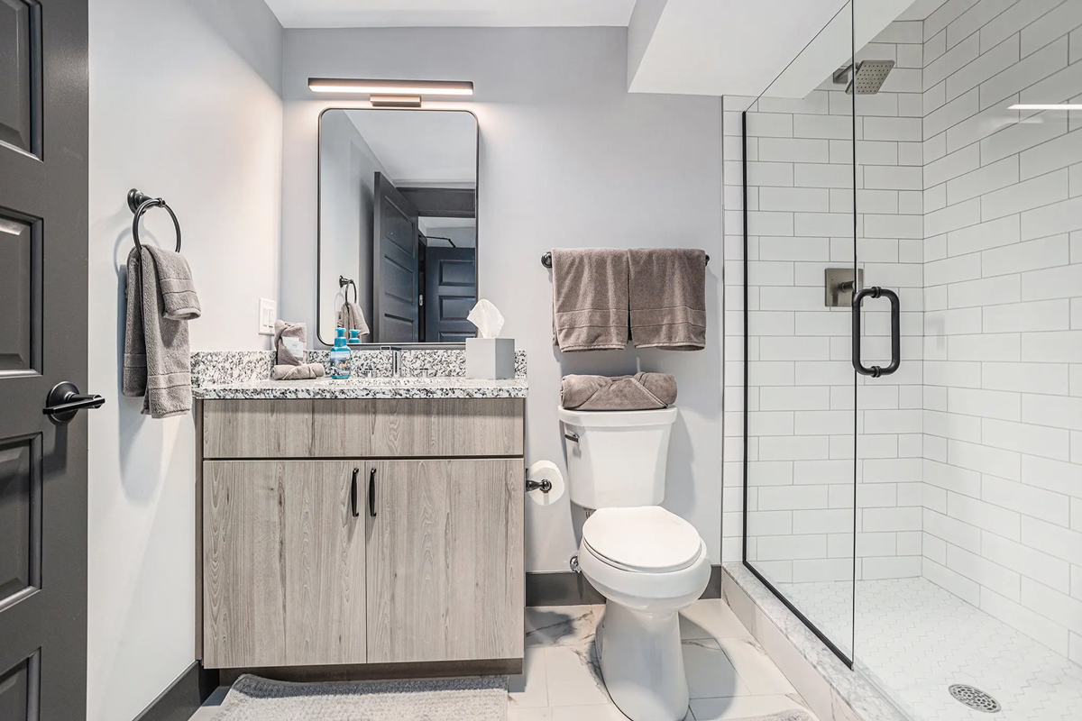Room 9 Bathroom