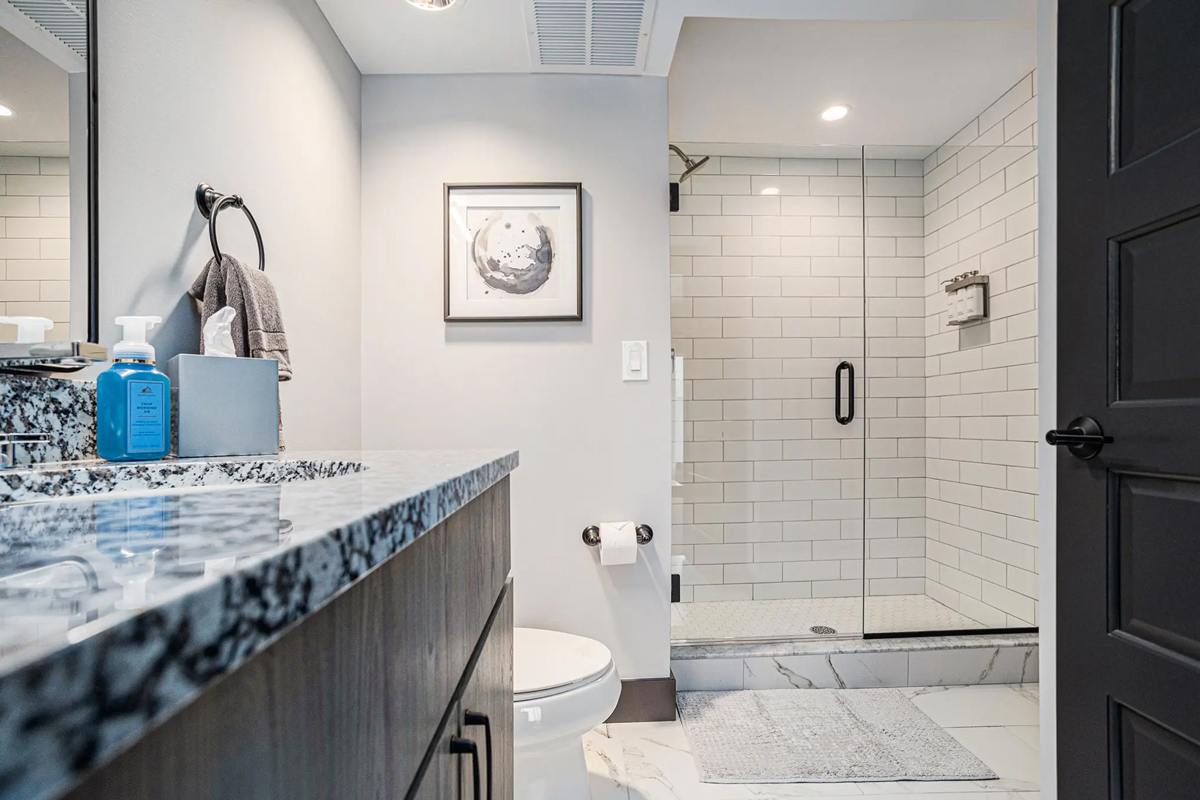 Room 9 Bathroom